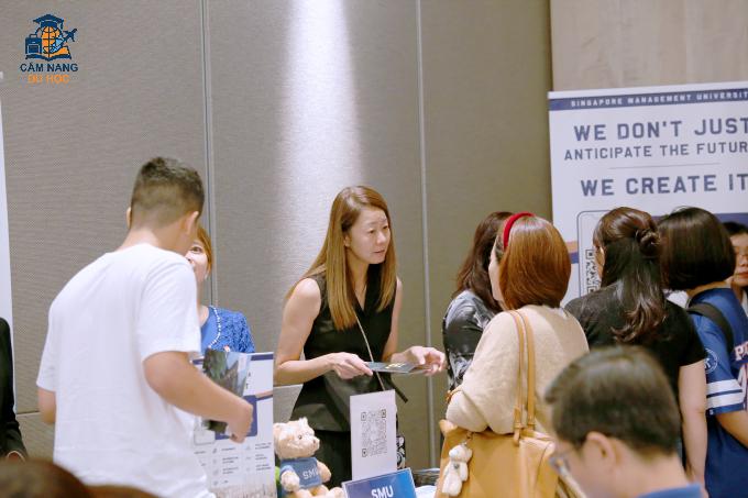 ĐH Quản lý Singapore cấp hơn 400 học bổng tại hội thảo Việt Nam