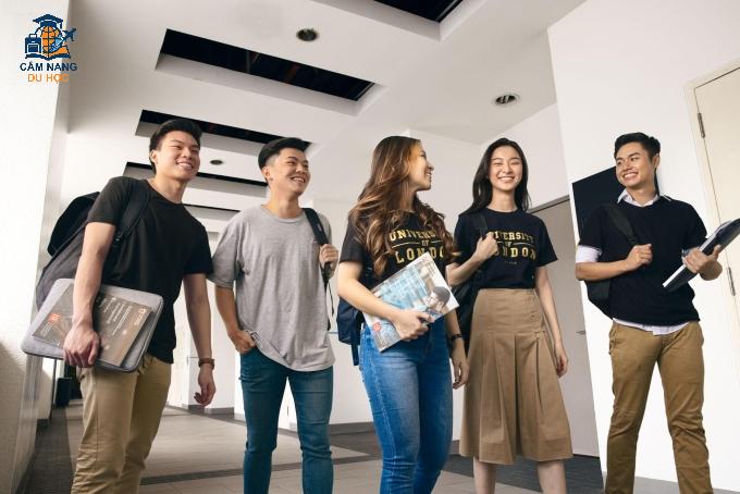 Sinh viên tại SIM. Ảnh: SIM