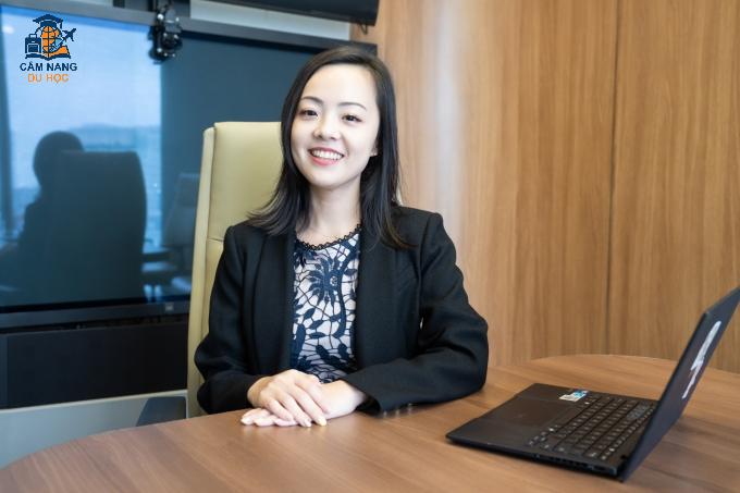 Jenn Ye chia sẻ về chương trình Thạc sĩ Khoa học hành vi và Khoa học thực thi trong Y tế. Ảnh: Tùng Đinh
