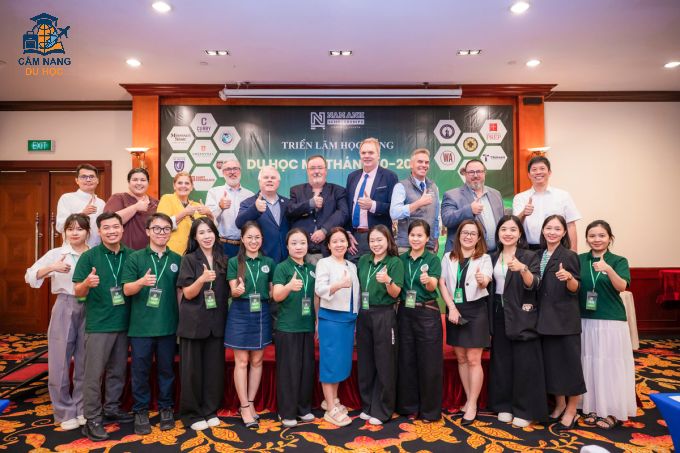 Chương trình học bổng Excellence Awards có sự tham gia của nhiều đối tác.
