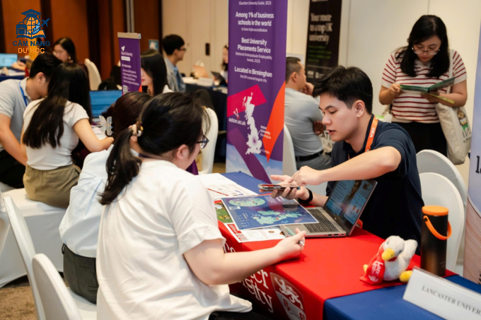 Học sinh, phụ huynh tham gia tư vấn định hướng du học tại hội thảo. Ảnh: MSO Education Vietnam