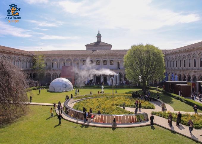 Khuôn viên Đại học Milano, Italy. Ảnh: Università degli Studi di Milano Fanpage