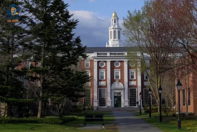 Khuôn viên Trường Kinh doanh Đại học Harvard ở Cambridge, bang Massachusetts, Mỹ. Ảnh: Reuters