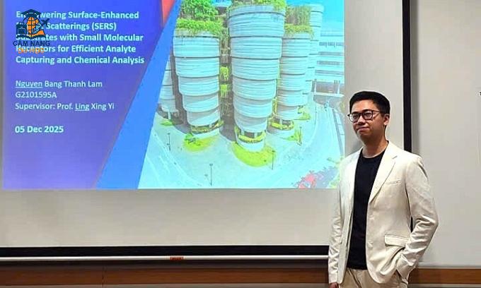 Lâm trong buổi bảo vệ luận án tiến sĩ tại trường Đại học Công nghệ Nanyang, tháng 12. Ảnh: NVCC.