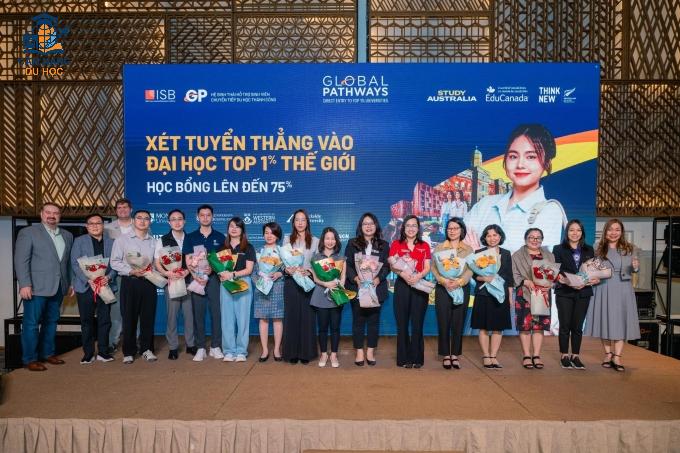 Sinh viên chuyển tiếp du học từ chương trình Global Pathways. Ảnh: Viện Đào tạo quốc tế - Đại học Kinh tế TP HCM
