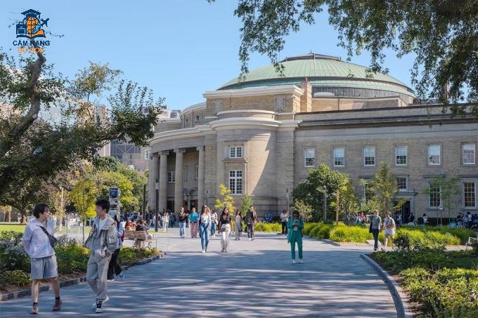 Khuôn viên Đại học Toronto, Canada. Ảnh: Fanpage trường
