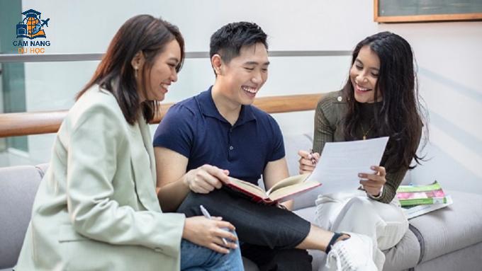 Sinh viên tại Đại học Quản lý Singapore (SMU). Ảnh: SMU