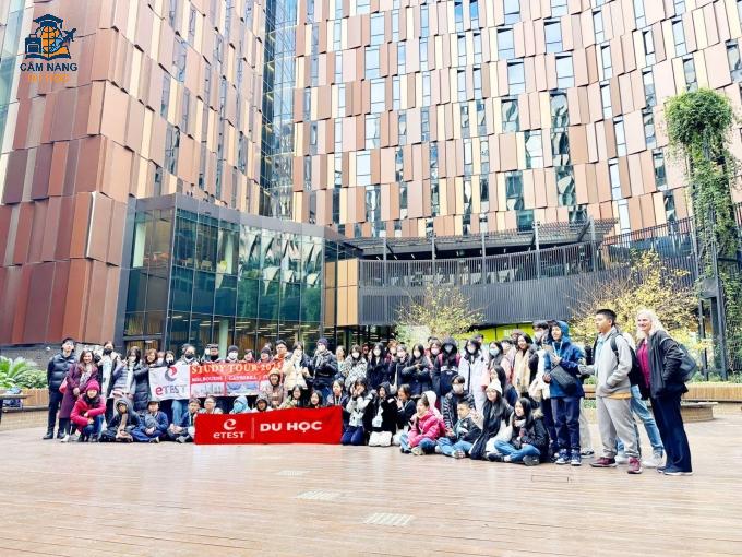 Đoàn du học sinh ETEST tham quan và học tại Đại học Melbourne. Ảnh: ETEST