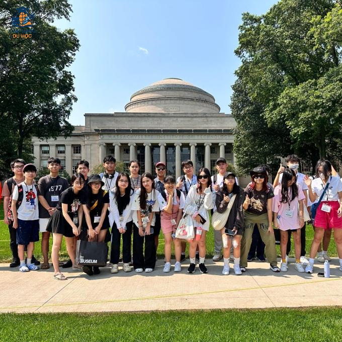 Học sinh tham quan đại học MIT tại Trại hè Mỹ của American Study. Ảnh: American Study