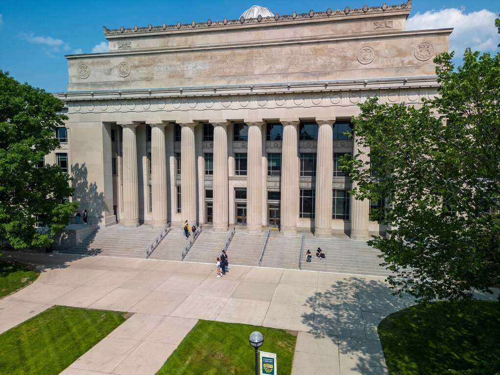 Tòa nhà Angell Hall trong khuôn viên chính của Đại học Michigan, Mỹ. Ảnh: LSA